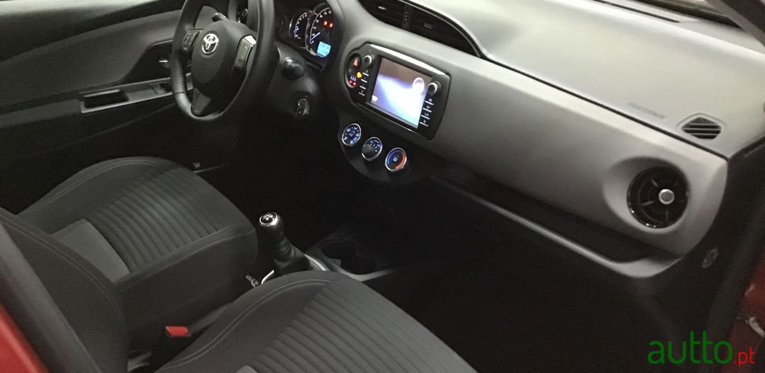 2020' Toyota Yaris photo #5