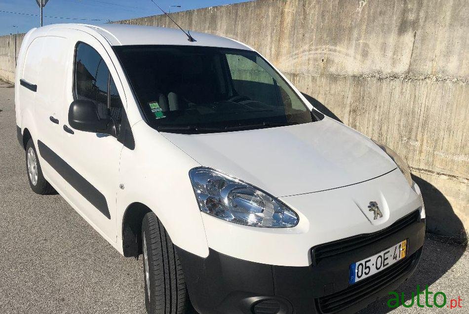 2013' Peugeot Partner photo #1