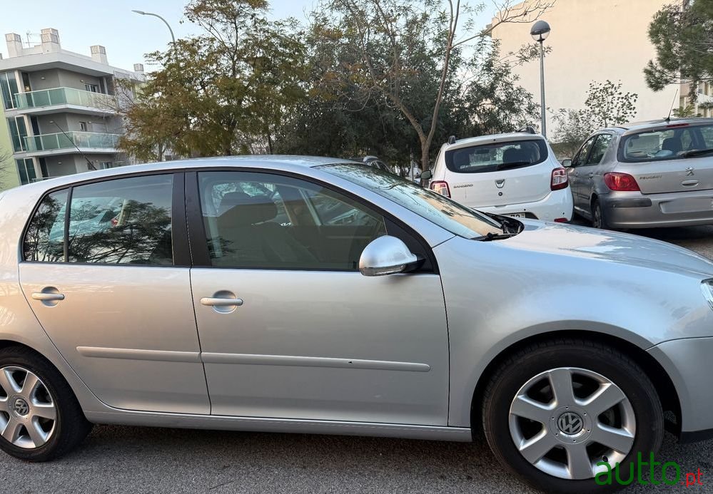 2008' Volkswagen Golf photo #3