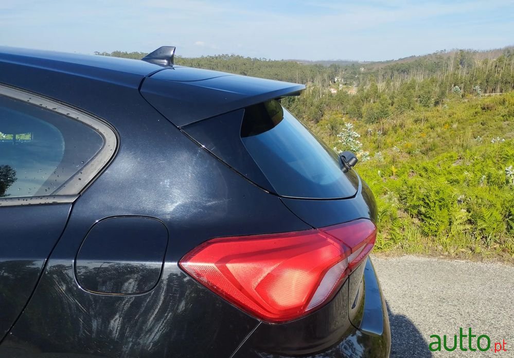 2021' Ford Focus photo #3