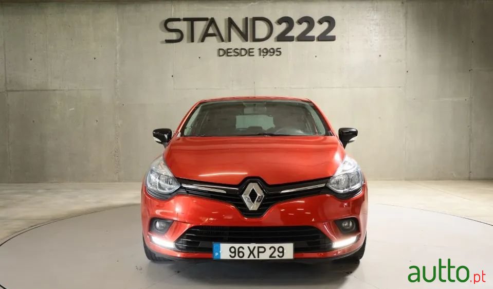 2019' Renault Clio photo #2