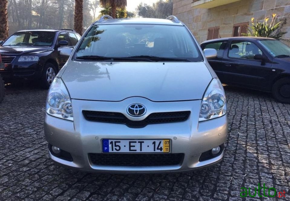 2007' Toyota Corolla Verso photo #2