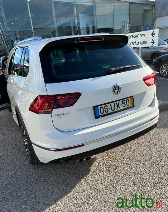 2018' Volkswagen Tiguan photo #5