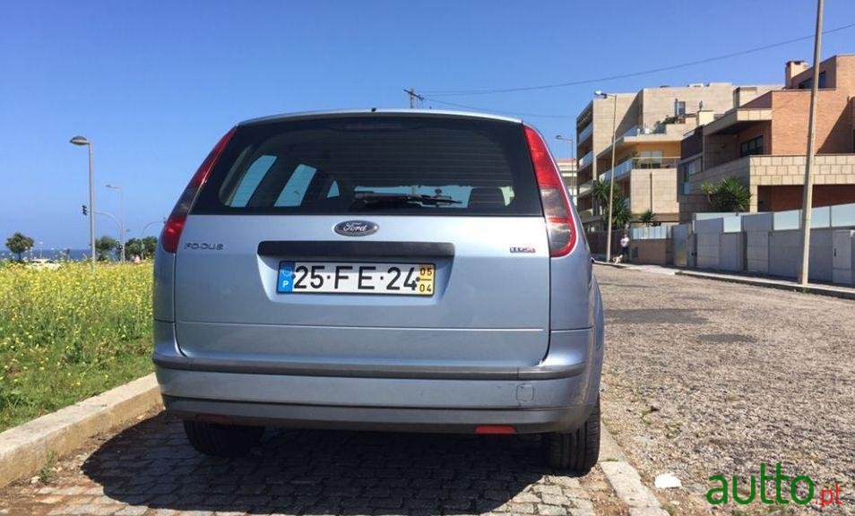 2005' Ford Focus Sw photo #3