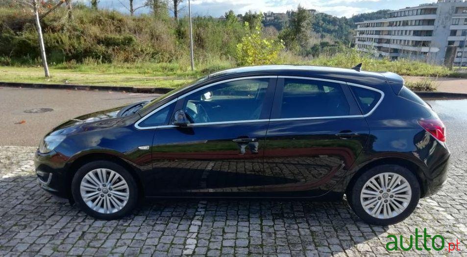 2015' Opel Astra photo #3