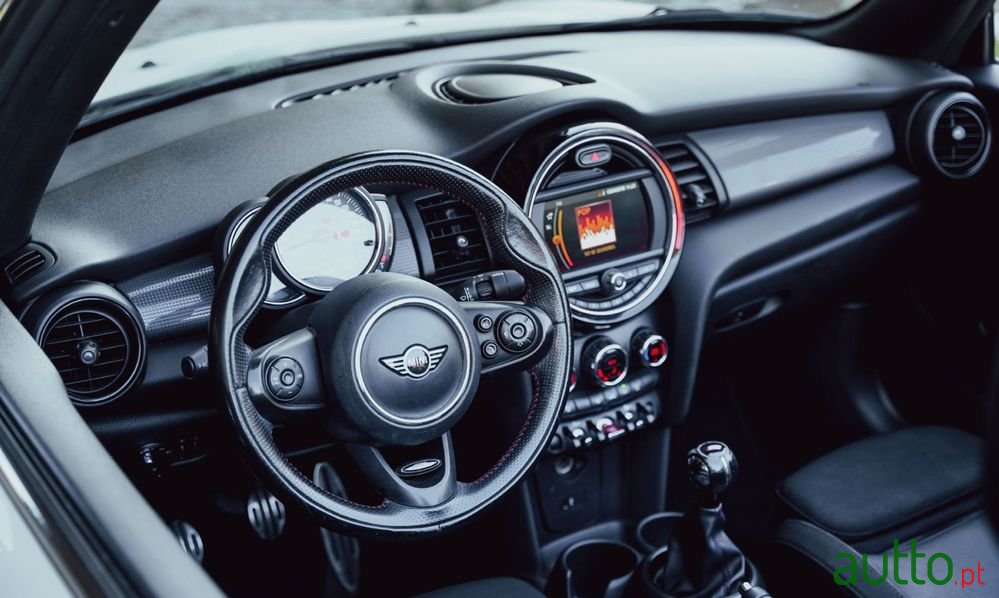 2018' MINI Cabrio Cooper D photo #6