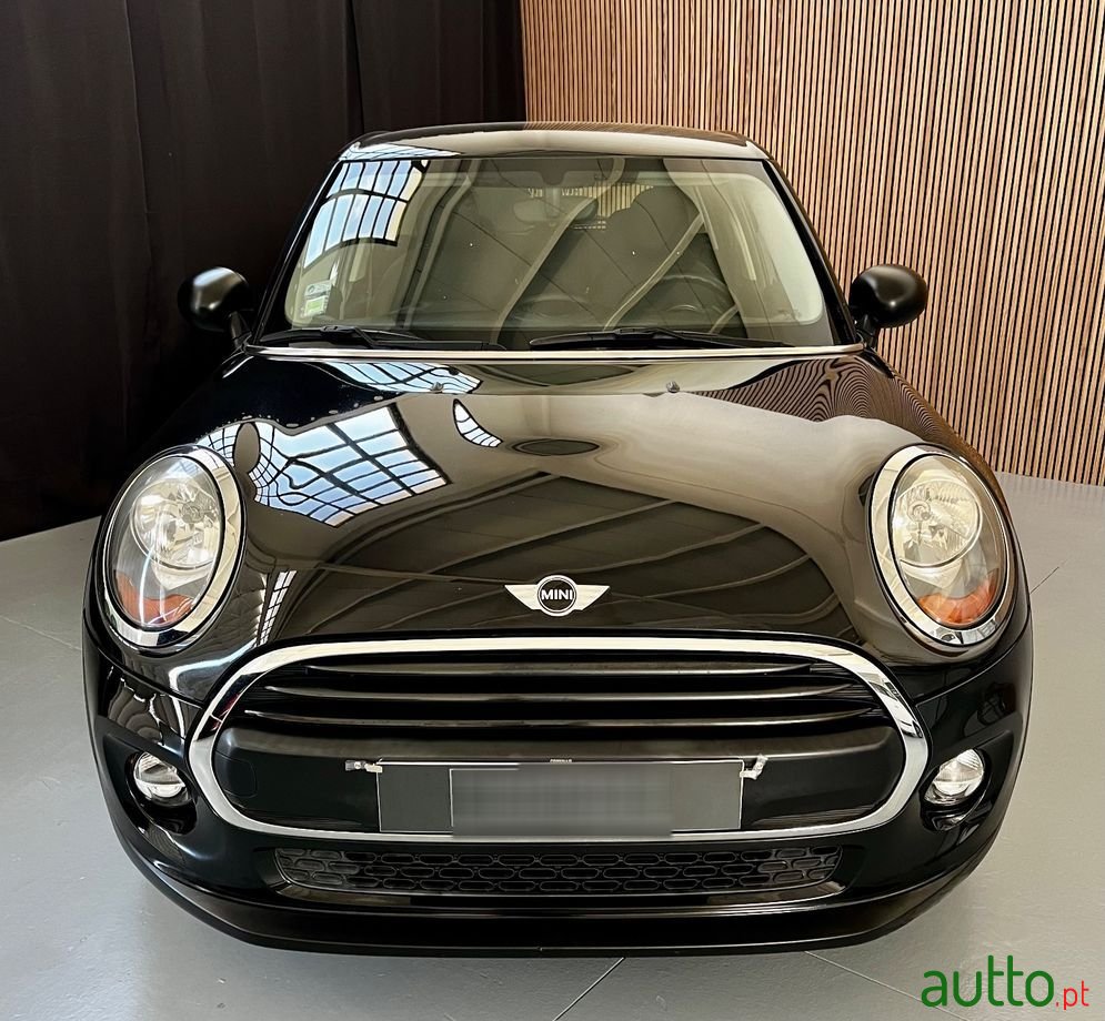 2015' MINI Cooper 5 Portas photo #2