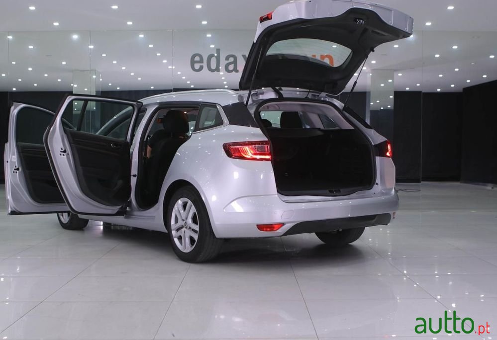 2020' Renault Megane Sport Tourer photo #5