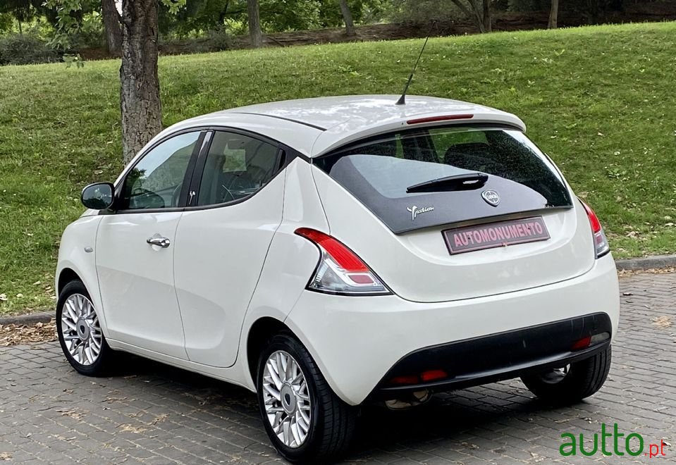 2013' Lancia Ypsilon photo #3