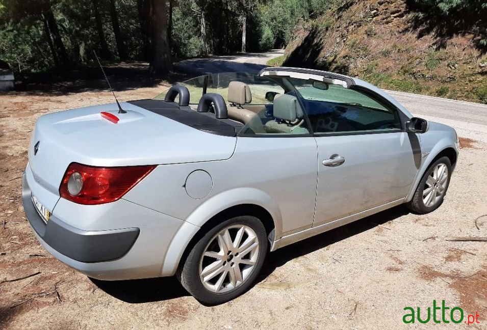 2004' Renault Megane photo #2