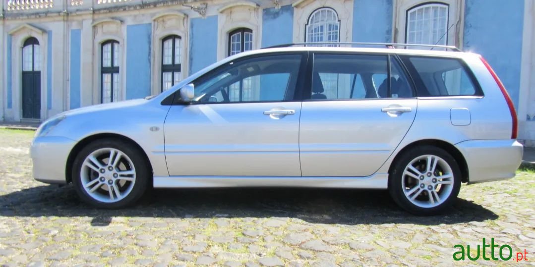 2004' Mitsubishi Lancer Sw photo #5