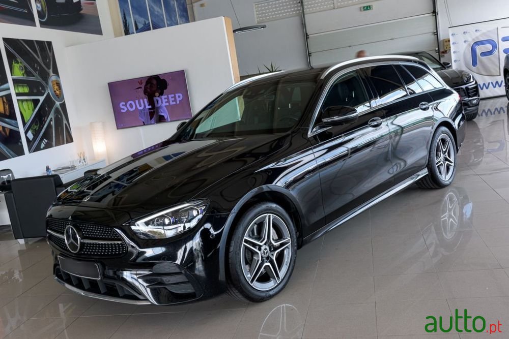 2021' Mercedes-Benz Classe E De Amg Line photo #2