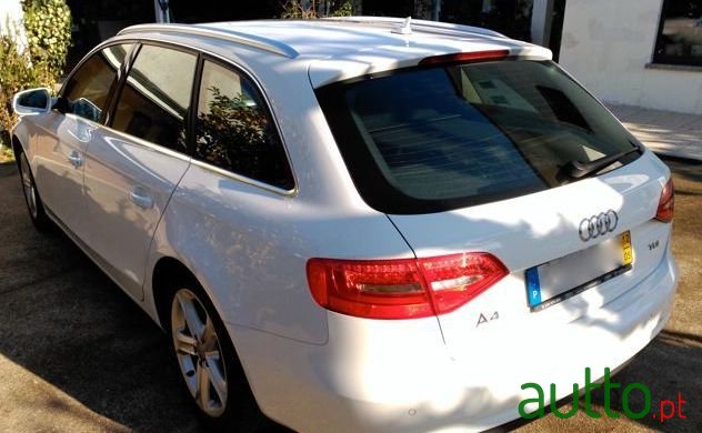 2012' Audi A4 Avant photo #2