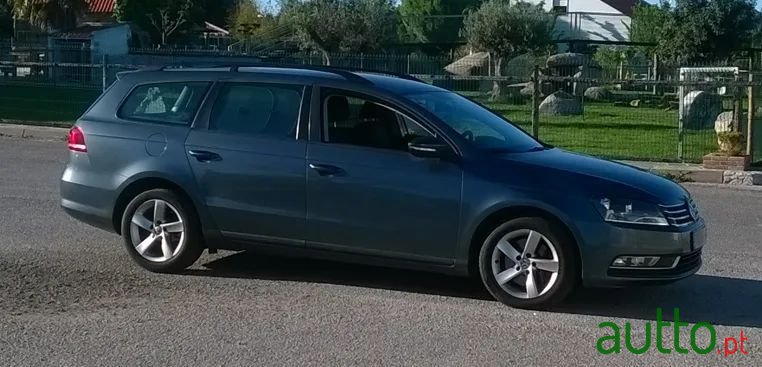 2012' Volkswagen Passat Variant photo #2