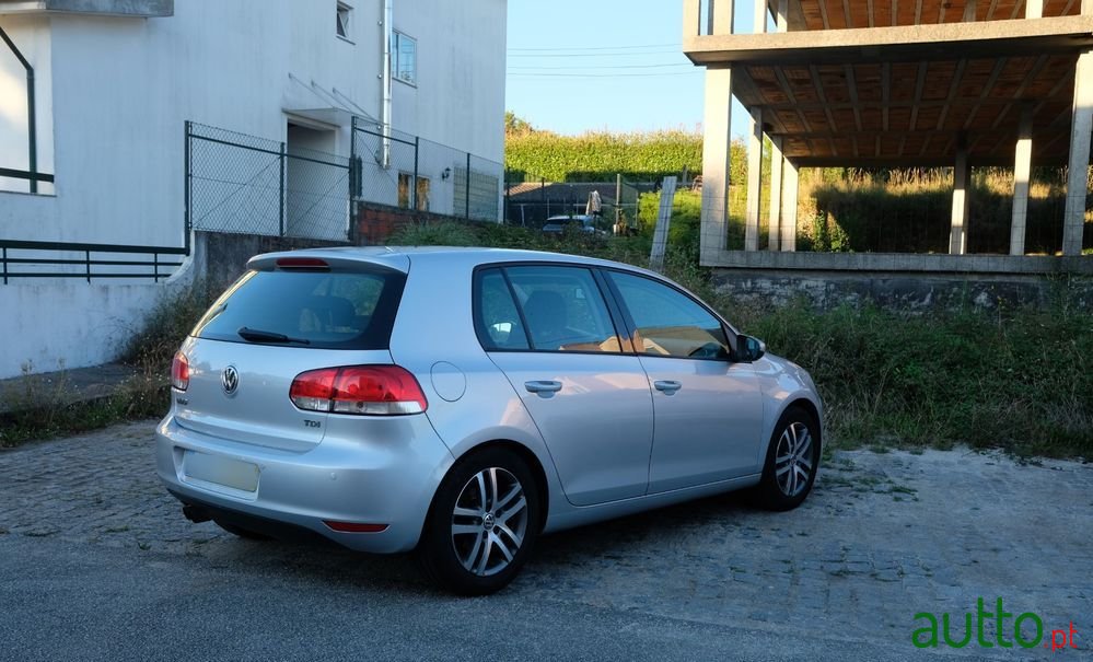 2008' Volkswagen Golf photo #2