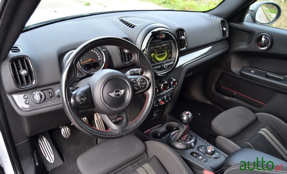 2017' MINI Countryman Cooper D photo #5