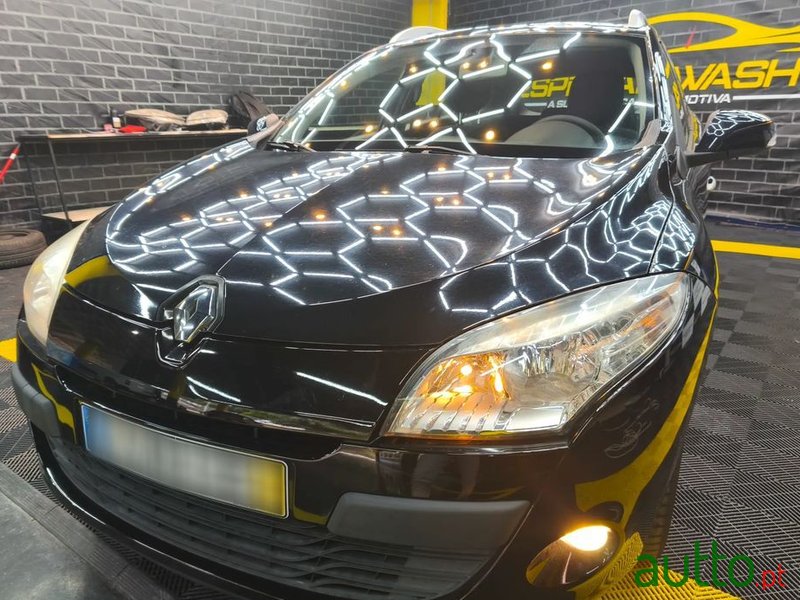 2012' Renault Megane Sport Tourer photo #2