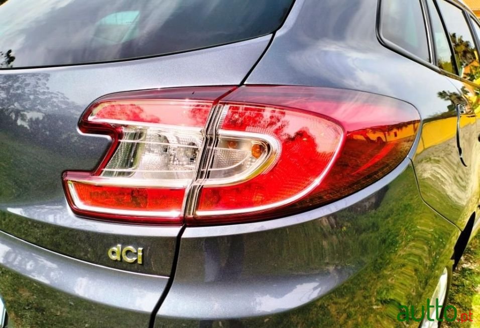 2015' Renault Megane Sport Tourer photo #5