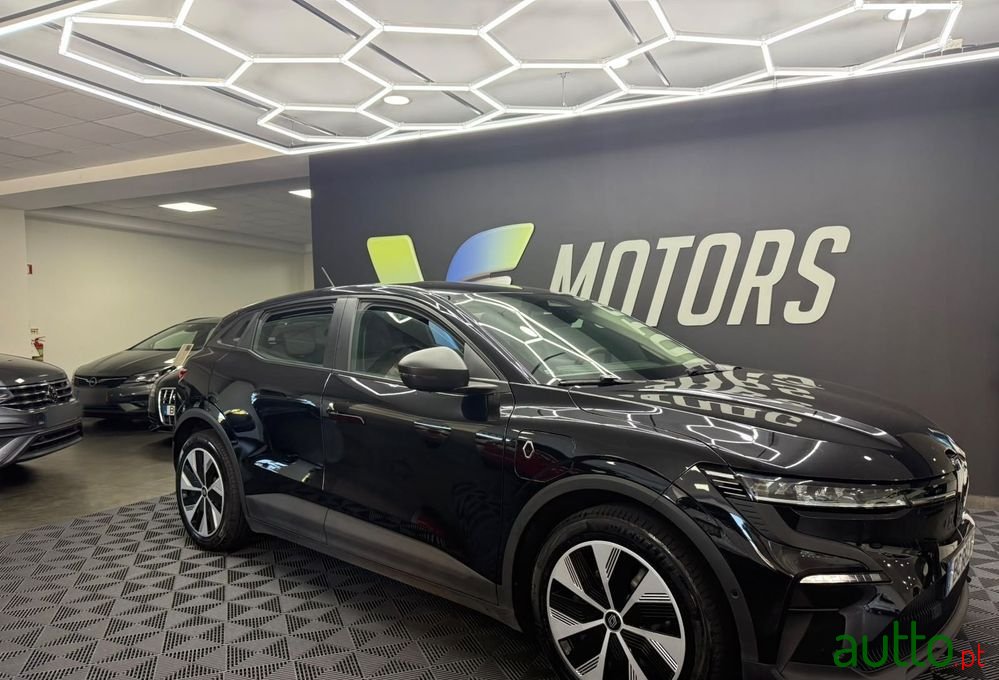 2023' Renault Megane E-Tech photo #1