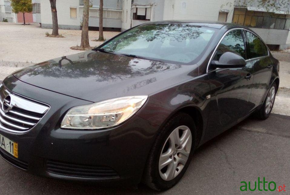 2010' Opel Insignia photo #2