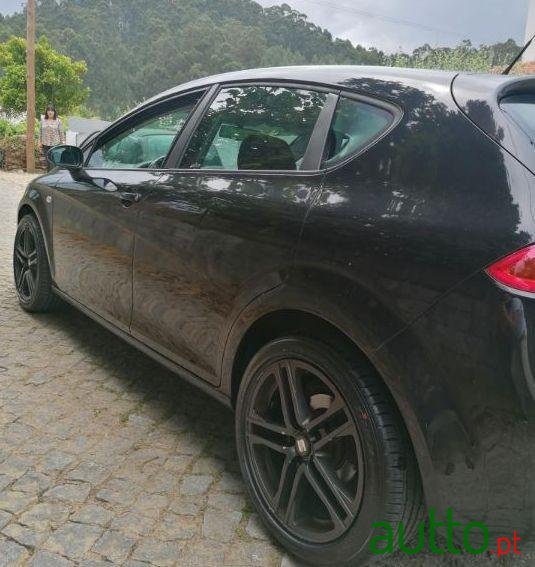 2006' SEAT Leon photo #1