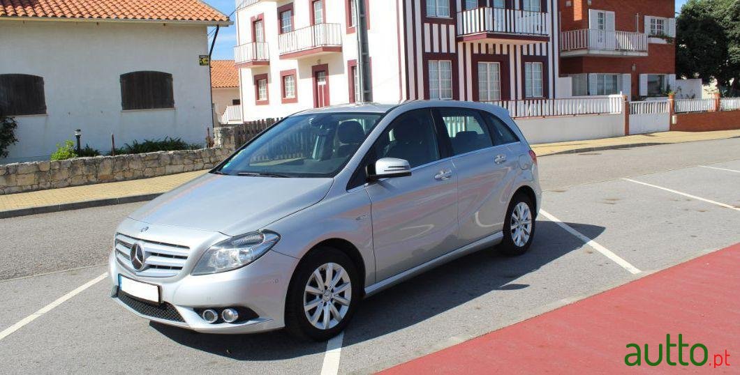 2012' Mercedes-Benz B-180 photo #1