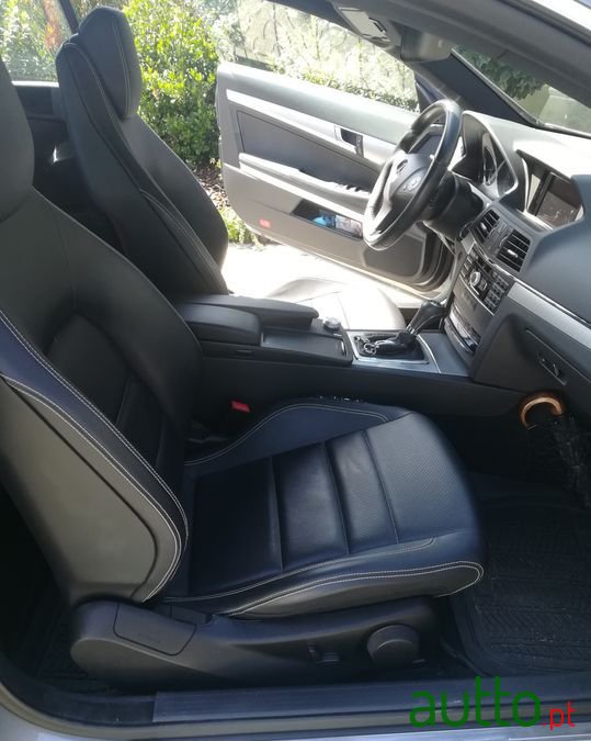 2010' Mercedes-Benz E-350 photo #6