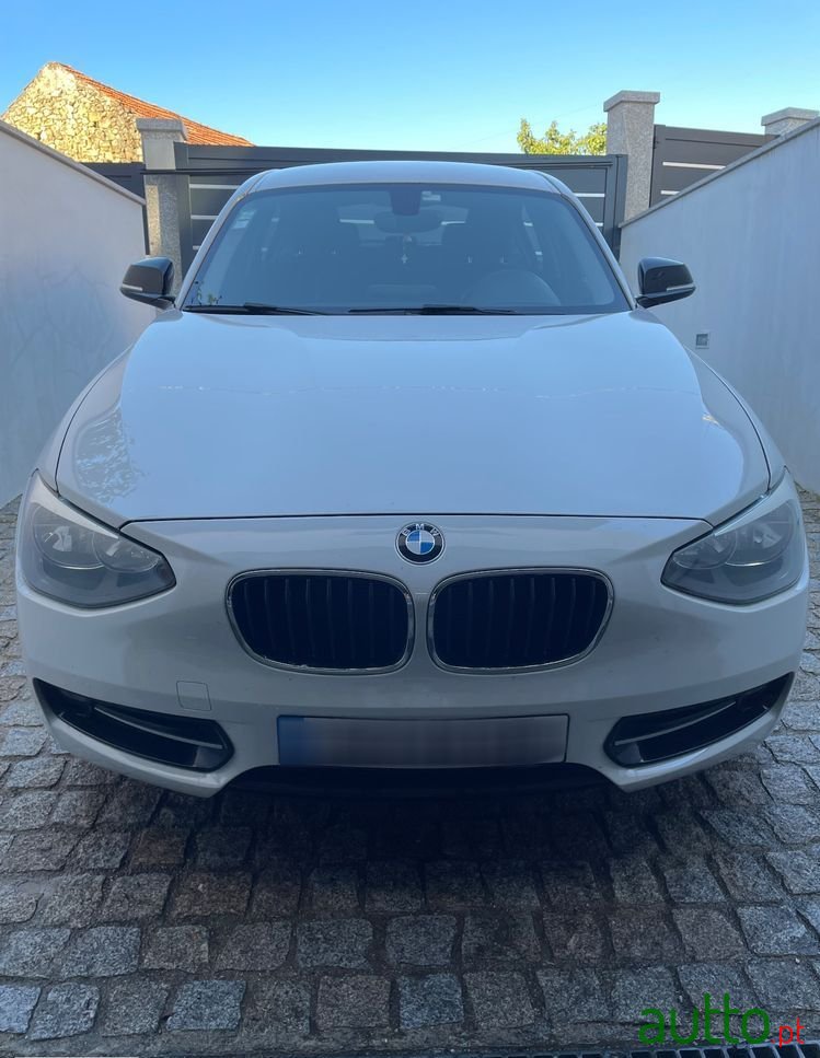 2012' BMW 118 D Line Sport photo #2