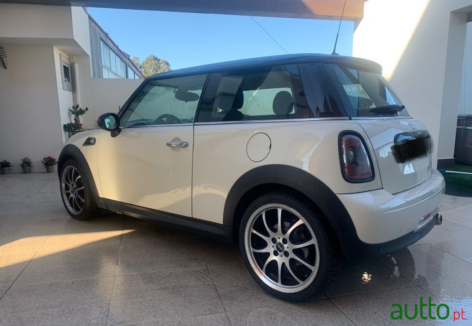 2011' MINI Cooper photo #4