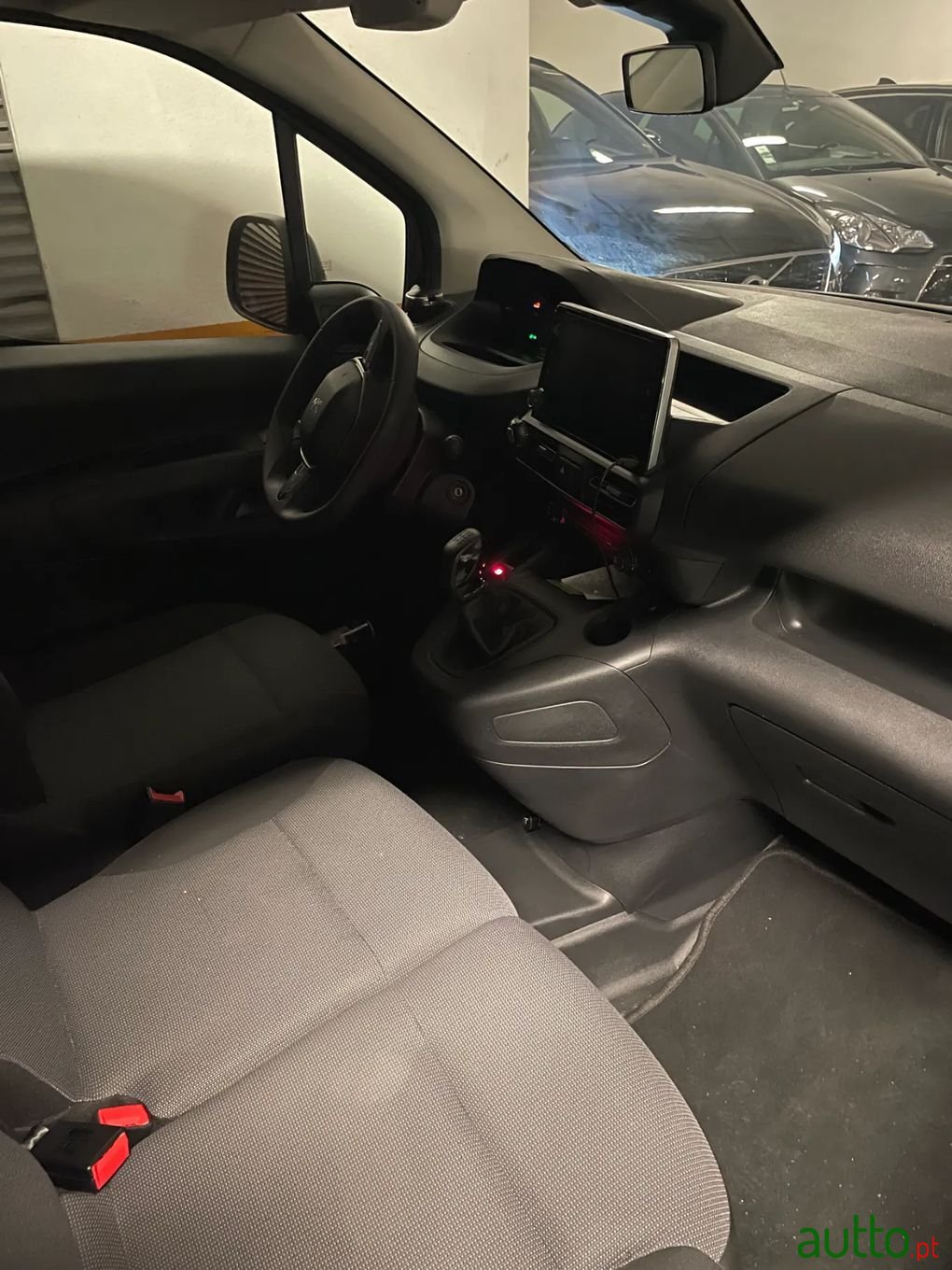 2019' Peugeot Partner photo #3