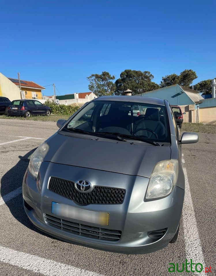 2007' Toyota Yaris photo #1