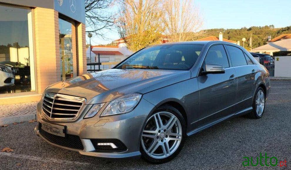 2011' Mercedes-Benz E-220 photo #2