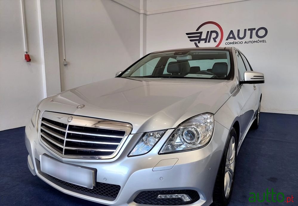 2010' Mercedes-Benz Classe E photo #5