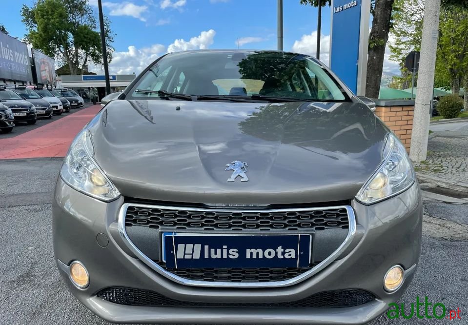 2013' Peugeot 208 photo #2