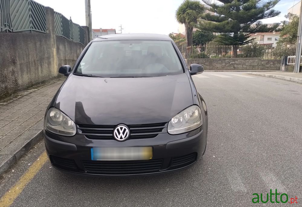 2004' Volkswagen Golf photo #6