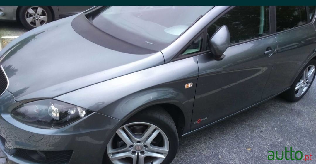 2012' SEAT Leon photo #3