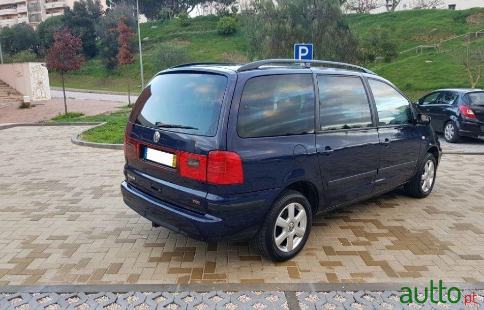 2003' Volkswagen Sharan 1.9Tdi Highline photo #2