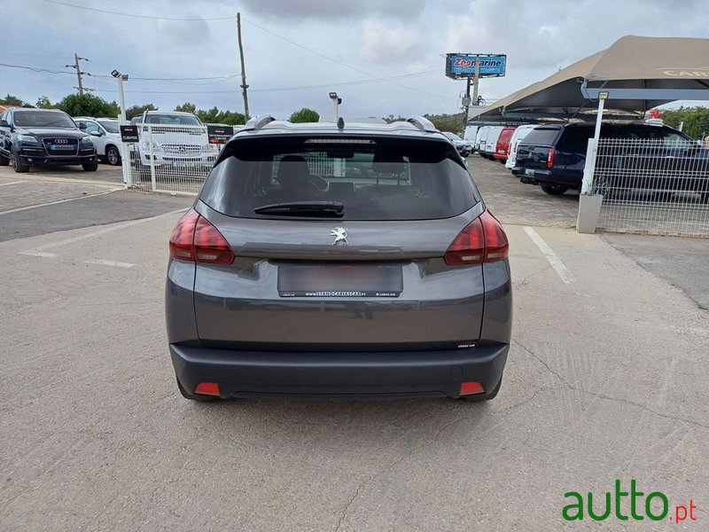 2019' Peugeot 2008 1.2 Puretech Style photo #4