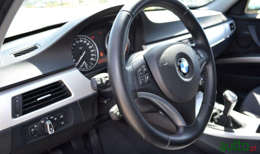 2009' BMW 320 D Touring photo #1