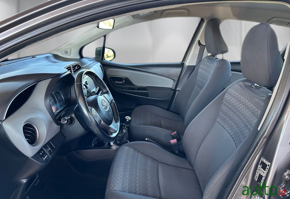 2016' Toyota Yaris photo #6