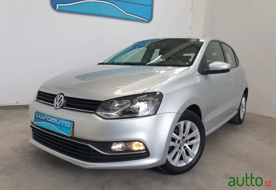 2016' Volkswagen Polo photo #2