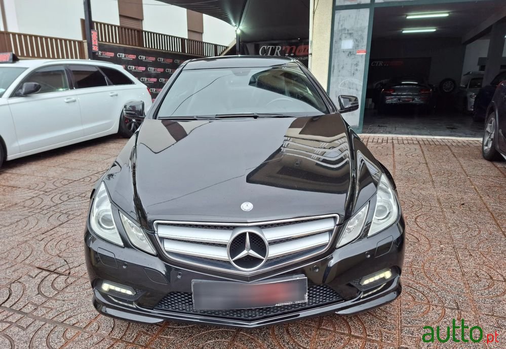 2009' Mercedes-Benz Classe E photo #3