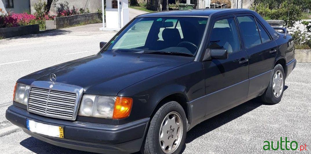 1993' Mercedes-Benz 250 D Turbo photo #2