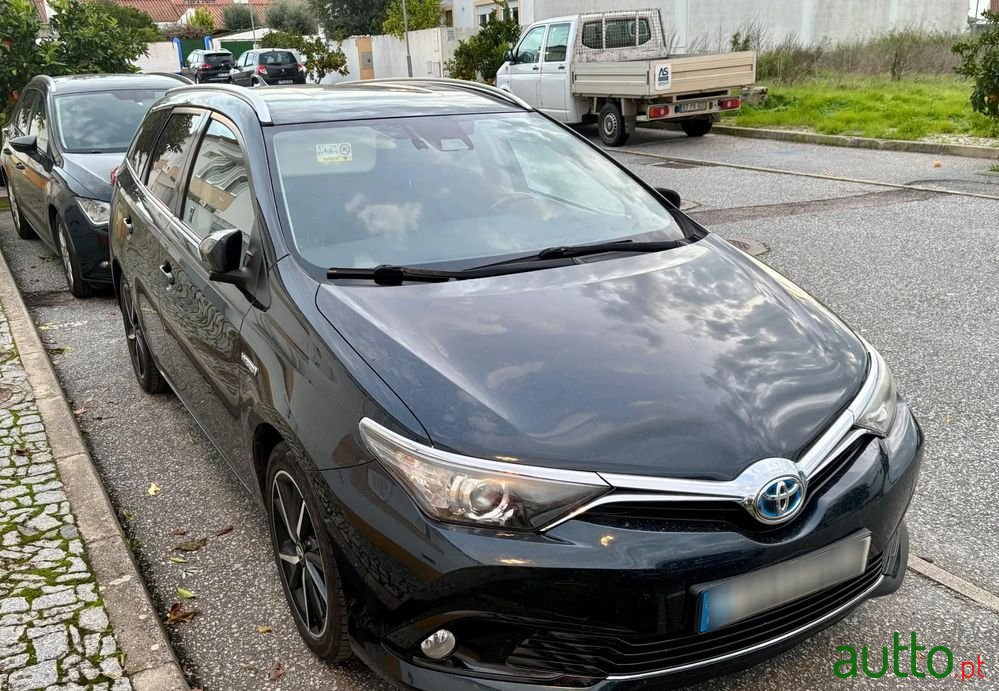 2017' Toyota Auris Touring Sports photo #6