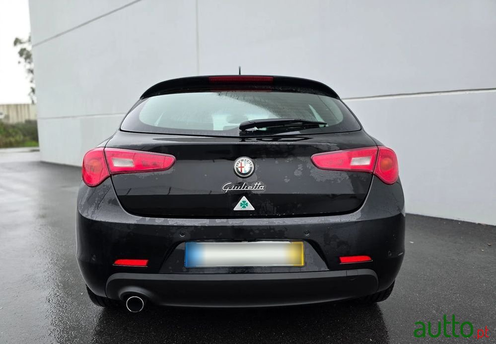 2011' Alfa Romeo Giulietta 1.6 Jtdm Distinctive photo #6