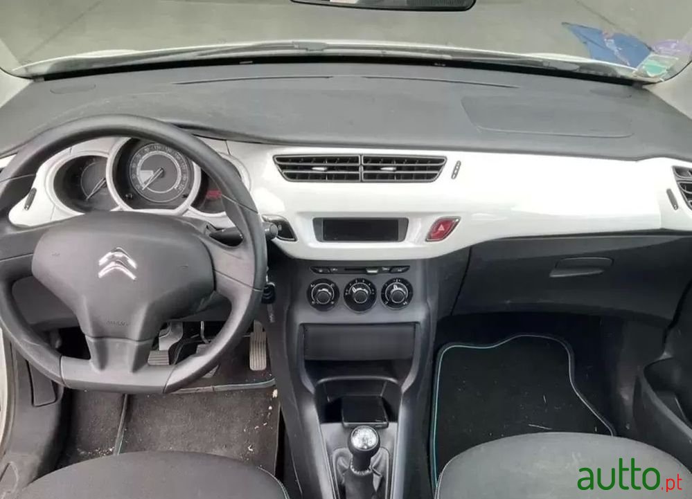 2016' Citroen C3 1.0 Vti Attraction photo #5