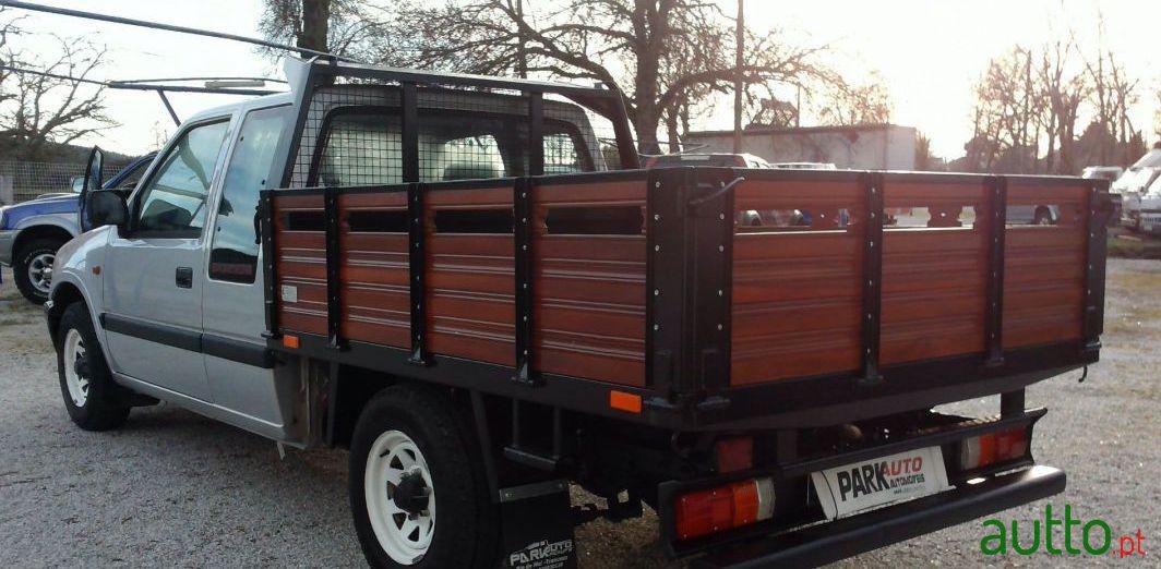 2002' Opel Campo photo #1