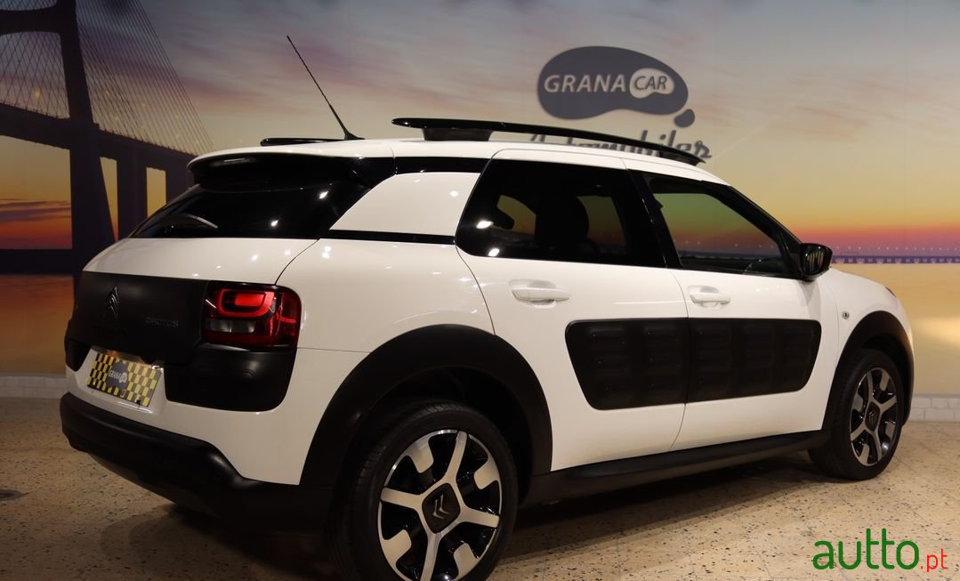 2015' Citroen C4 Cactus photo #4