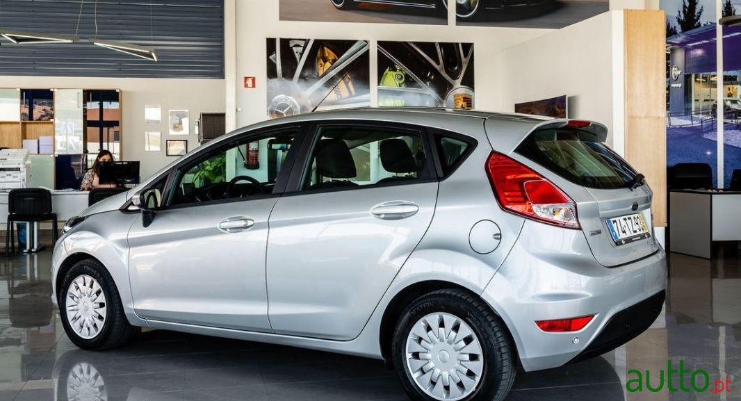2014' Ford Fiesta 1.6 Tdci photo #2