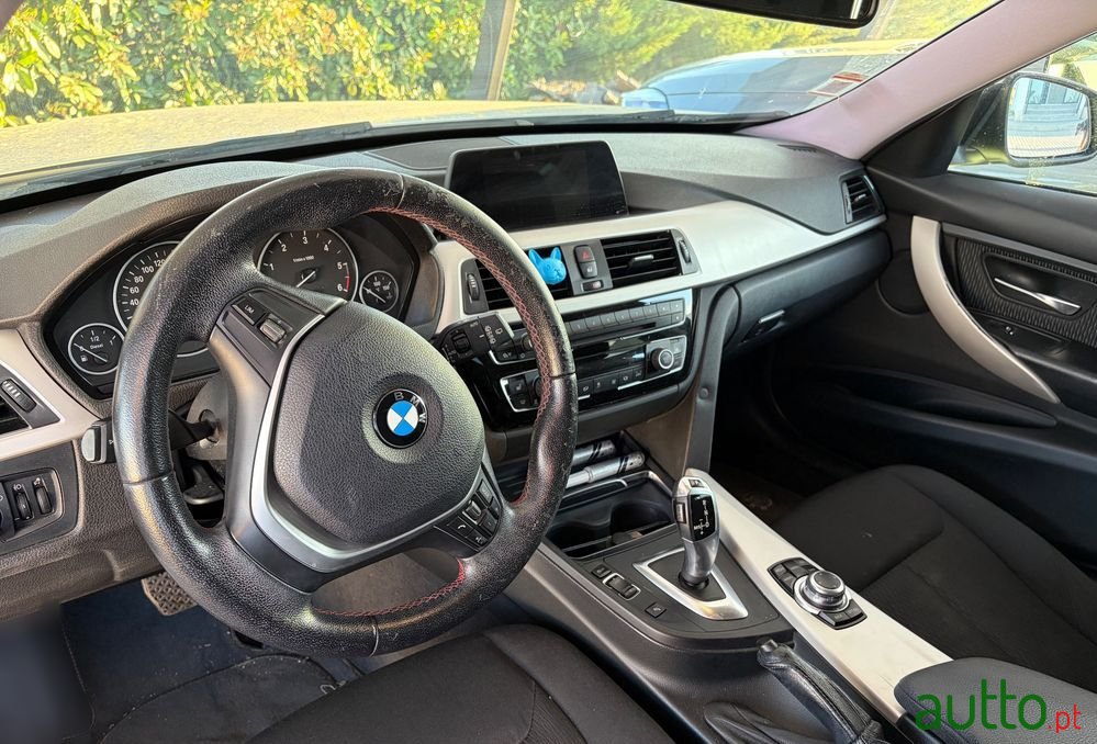 2017' BMW Série 3 D Aut. Sport Line photo #6